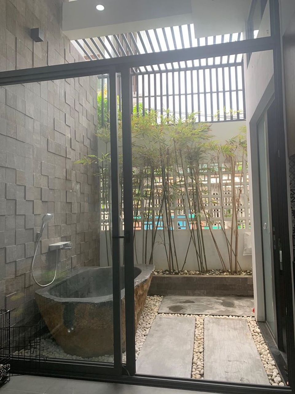 Vợ chồng trẻ ở Đà Nẵng xây nhà 3 tỷ đồng “ngập cây xanh và ánh nắng” - 12 Vợ chồng trẻ ở Đà Nẵng xây nhà 3 tỷ đồng “ngập cây xanh và ánh nắng” - 12