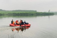 Hàng chục cảnh sát tìm kiếm thi thể nam sinh đại học bị đuối nước