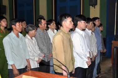 Kinh hoàng băng nhóm chuyên cướp bằng… nón bảo hiểm