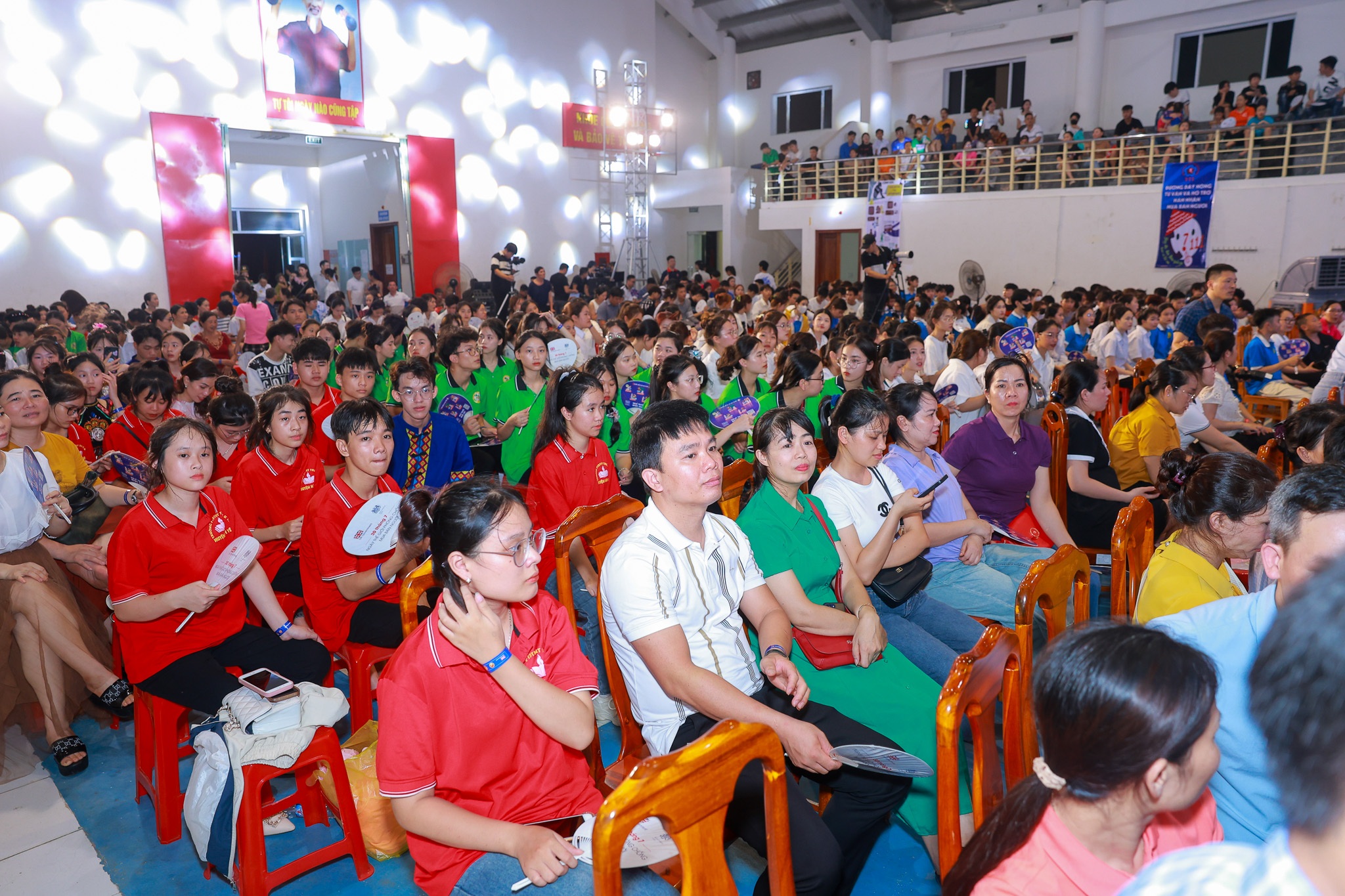 Mademoiselle Hhen Nie accompagne les enfants dans la lutte contre la traite des êtres humains - 1 Hoa hậu Hhen Niê đồng hành vì trẻ em trong cuộc chiến chống mua bán người - 1