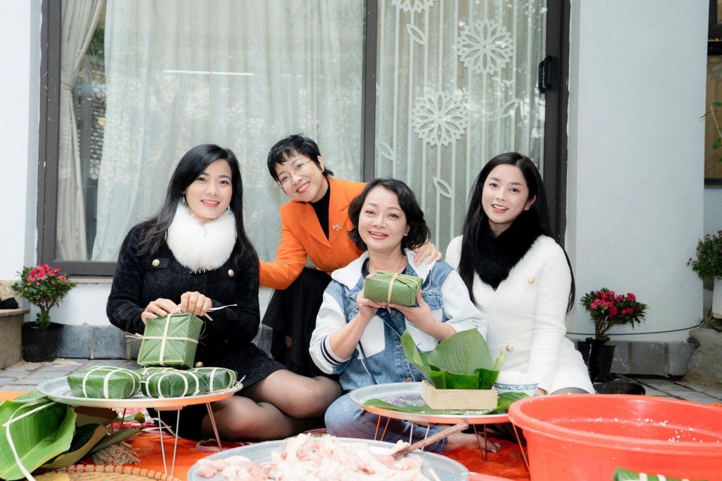 Nghệ sĩ Trà My kể về mâm cơm ngày Tết và chiếc bánh chưng đặc biệt của mình - 2 Nghệ sĩ Trà My kể về mâm cơm ngày Tết và chiếc bánh chưng đặc biệt của mình - 2