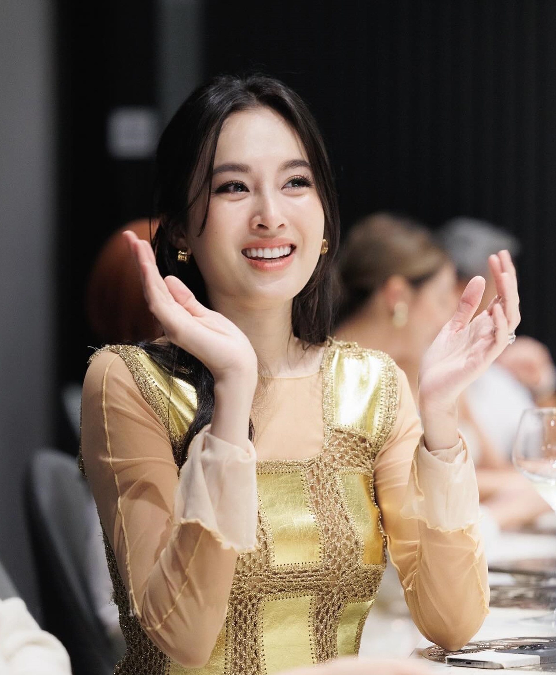 Hoa hậu Chuyển giới Nong Poy hạnh phúc bên chồng đại gia, ngày càng đẹp - 11