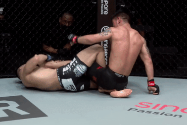 Đá vào cổ đối thủ, võ sĩ Mông Cổ nhận cái kết đắng