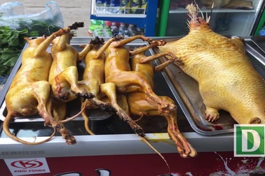 "Phù phép" thịt mèo thành cầy hương để lừa bán ở lễ hội Chùa Hương