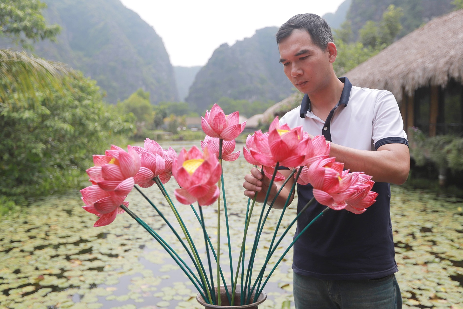 Bỏ việc ngàn USD, 8X đi khắp Việt Nam thực hiện ý tưởng lạ từ hoa sen - 9 Bỏ việc ngàn USD, 8X đi khắp Việt Nam thực hiện ý tưởng lạ từ hoa sen - 9