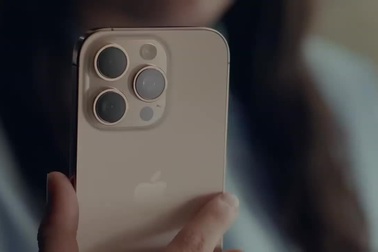 Một video quảng cáo về trợ lý ảo Siri tích hợp AI của Apple