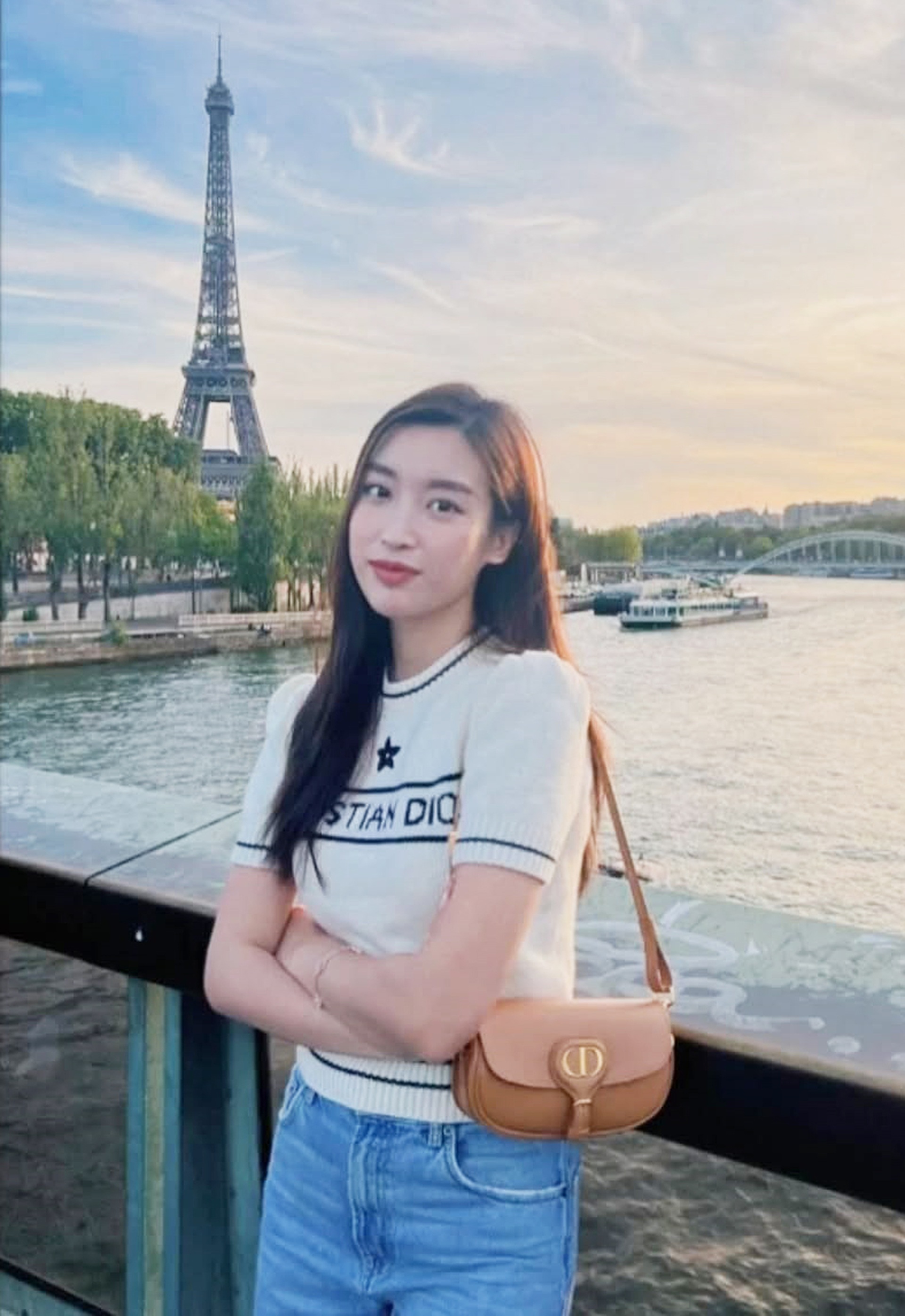 Bóc giá bộ sưu tập túi hiệu giá tiền tỷ của Hoa hậu Đỗ Mỹ Linh - 9 Bóc giá bộ sưu tập túi hiệu giá tiền tỷ của Hoa hậu Đỗ Mỹ Linh - 9