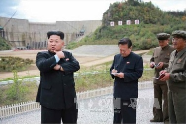 Ông Kim Jong-un chỉ thị phát triển các loại tên lửa phòng không mới