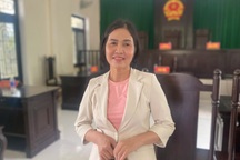 Chủ nhân tờ vé số trúng giải đặc biệt bị rách háo hức chờ nhận 2 tỷ đồng