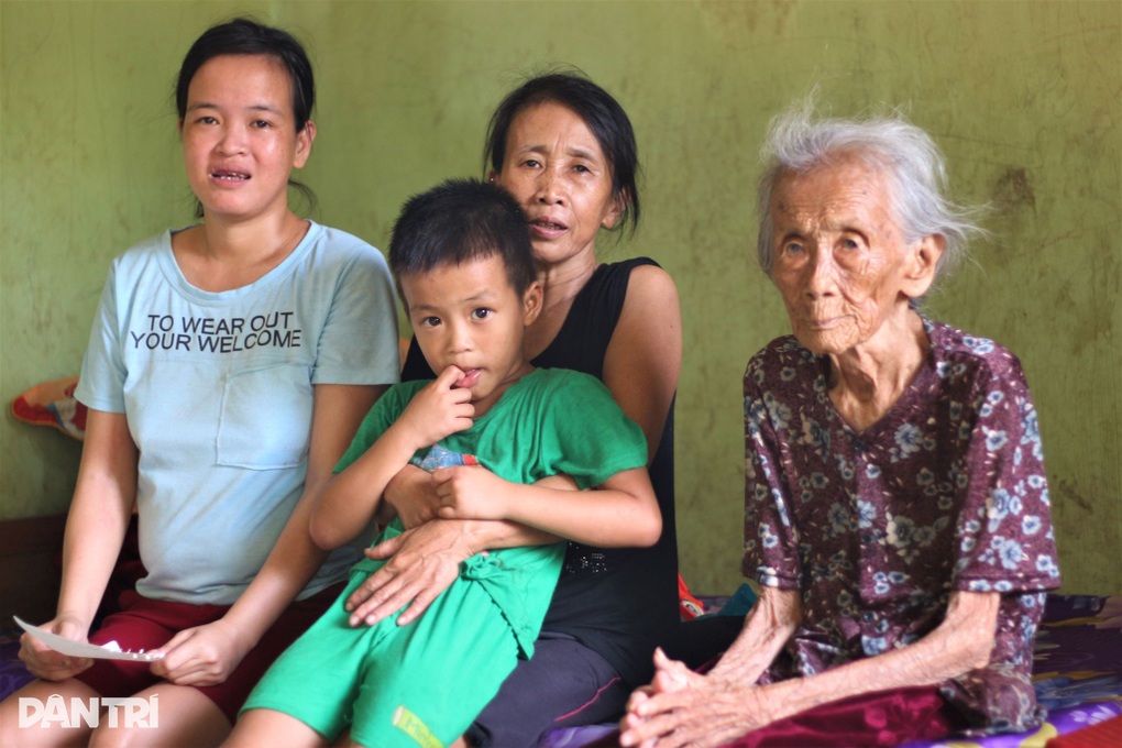 Người mẹ trẻ nhiều lần suýt chết vì thiếu tiền mua thuốc - 1 Người mẹ trẻ nhiều lần suýt chết vì thiếu tiền mua thuốc - 1