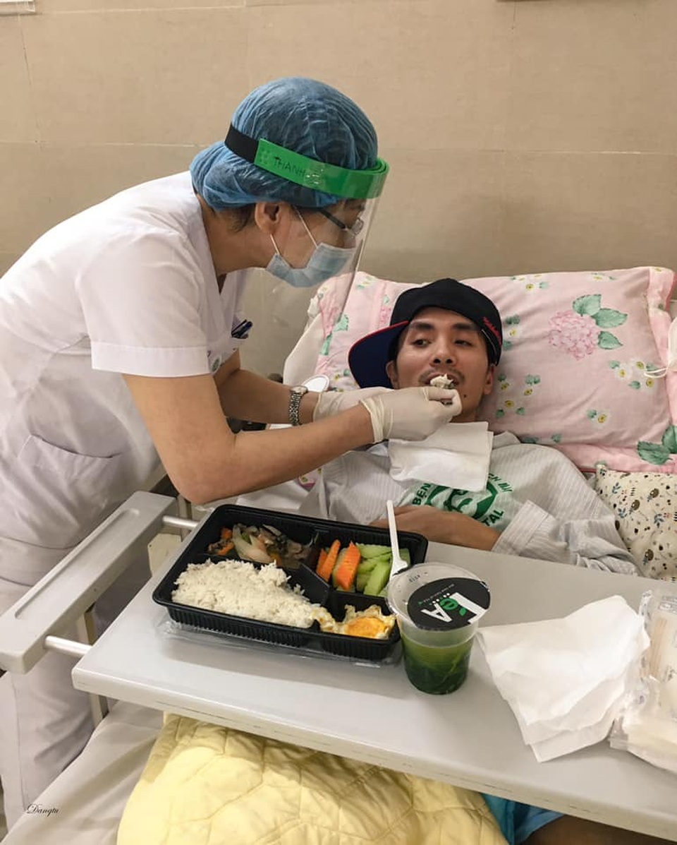 Những hình ảnh cảm động trong bệnh viện giữa tâm dịch Covid-19 - 6 Những hình ảnh cảm động trong bệnh viện giữa tâm dịch Covid-19 - 6