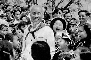 Một học sinh sưu tầm hơn 200 ảnh Bác Hồ