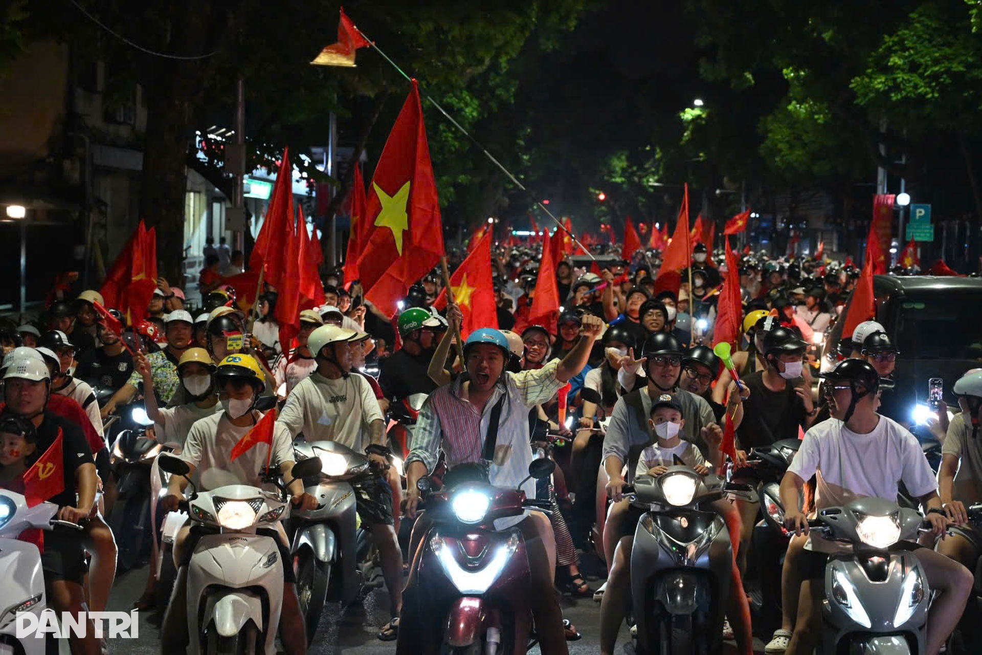 Đêm không ngủ của hàng triệu người Việt mừng chức vô địch ASEAN Cup - 8