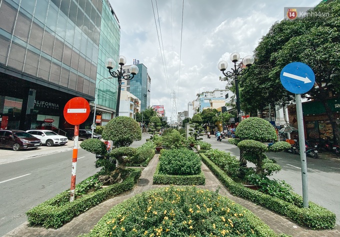 Hơn nửa năm đóng cửa vì dịch Covid-19, giá thuê mặt bằng trên đường Phan Xích Long vẫn chưa hạ nhiệt - Ảnh 1. Hơn nửa năm đóng cửa vì dịch Covid-19, giá thuê mặt bằng trên đường Phan Xích Long vẫn chưa hạ nhiệt - Ảnh 1.