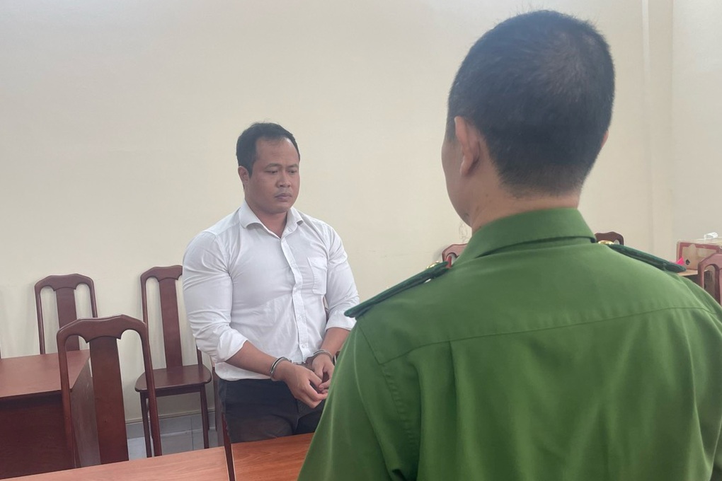 Chuyên viên thanh tra ngân hàng làm giả giấy tờ lừa đảo 5,5 tỷ đồng - 1 Chuyên viên thanh tra ngân hàng làm giả giấy tờ lừa đảo 5,5 tỷ đồng - 1