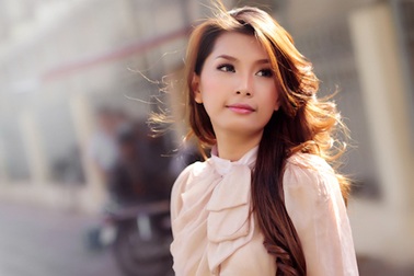 "Siêu vòng ba" Lan Hương đẹp cổ điển