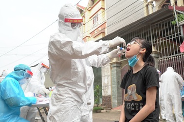 Xét nghiệm Covid-19 cho hơn 1.300 người ở Thường Tín