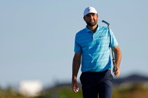 Scottie Scheffler và Jon Rahm cạnh tranh danh hiệu hay nhất năm