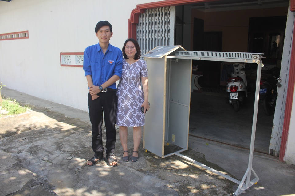 Cậu học trò nghèo khuyết tật sáng chế máy phơi đồ tự động - 2 Cậu học trò nghèo khuyết tật sáng chế máy phơi đồ tự động - 2