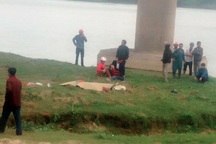 3 người rơi khỏi cầu cao 15m sau cú tông của ô tô