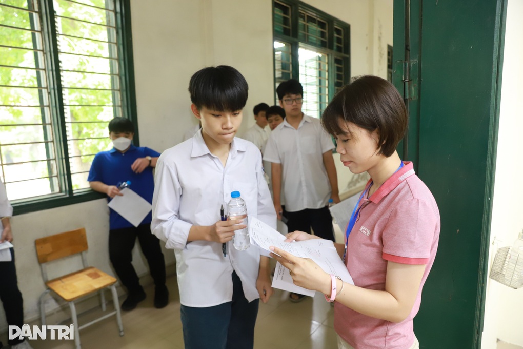 Sáng nay, thí sinh thi vào lớp 10 tại Hà Nội làm bài môn ngữ văn - 5 Sáng nay, thí sinh thi vào lớp 10 tại Hà Nội làm bài môn ngữ văn - 5
