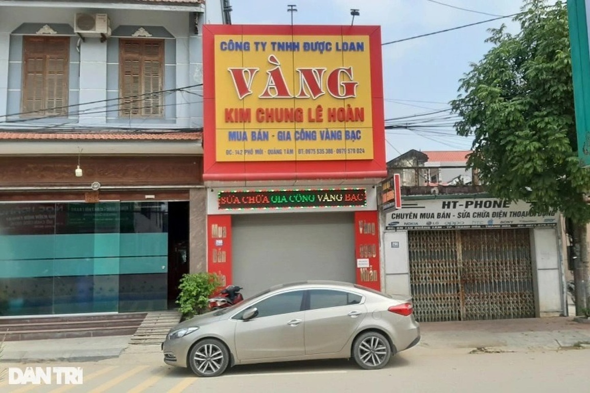 Thông tin mới vụ dùng súng giả cướp tiệm vàng tại Thanh Hóa - 2 Thông tin mới vụ dùng súng giả cướp tiệm vàng tại Thanh Hóa - 2