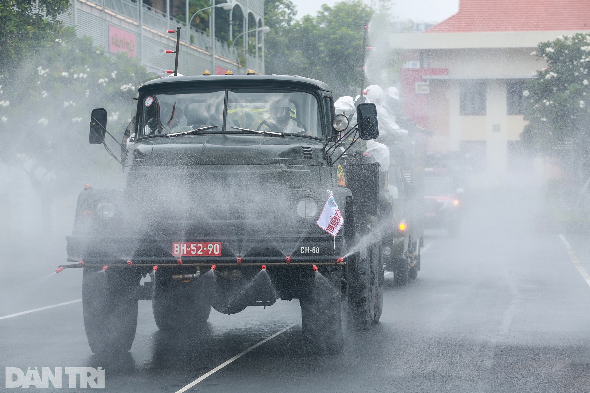 Xe đặc chủng phun khử khuẩn diện rộng toàn TPHCM - 9 Xe đặc chủng phun khử khuẩn diện rộng toàn TPHCM - 9