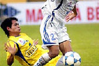 Vòng 17 V-League: Sóng ở đáy sông!