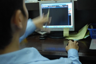 VN-Index tăng nhẹ, giá trị hơn 900 tỷ đồng