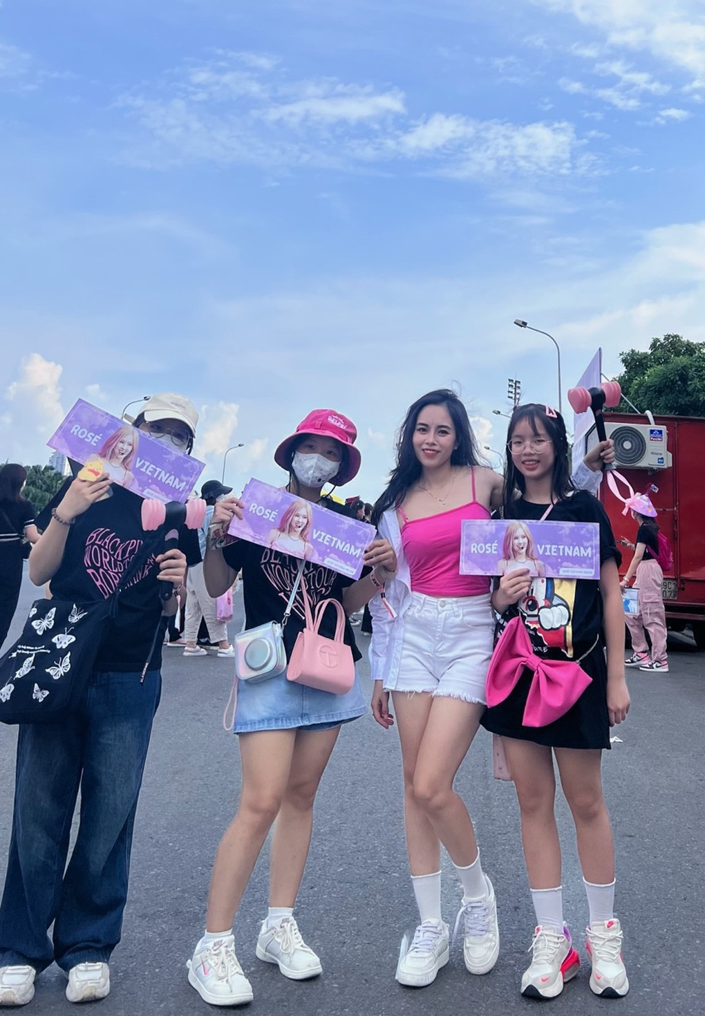 Không còn ế hàng bán cắt lỗ, giá vé xem Blackpink tăng trở lại - 2 Không còn ế hàng bán cắt lỗ, giá vé xem Blackpink tăng trở lại - 2