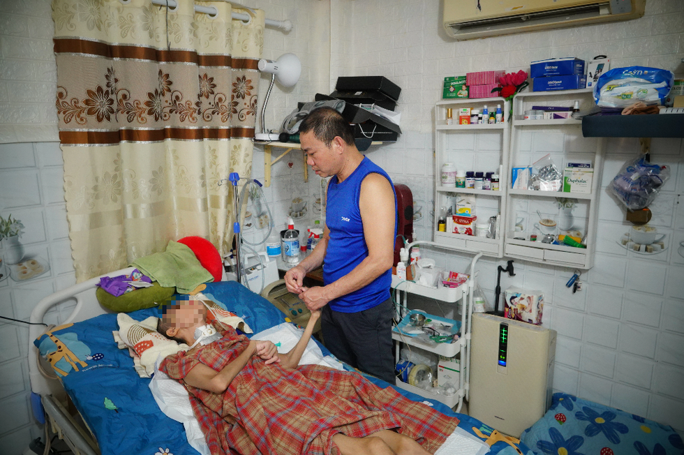 Nữ thợ tóc nằm liệt giường sau sinh và hành động không ngờ của người chồng - 8 Nữ thợ tóc nằm liệt giường sau sinh và hành động không ngờ của người chồng - 8