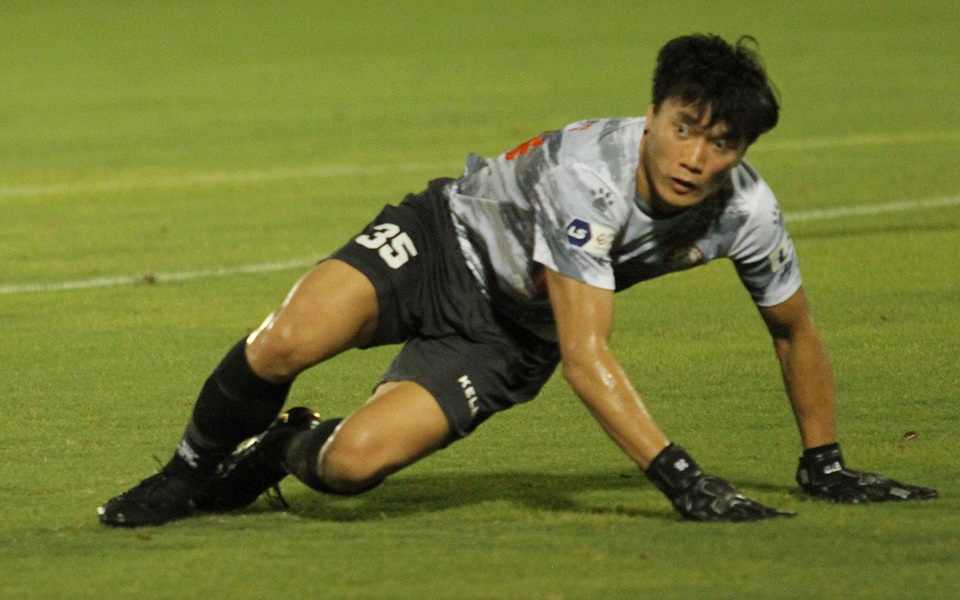Thủ môn Bùi Tiến Dũng nói gì trong lần đầu được trở lại V-League? - 2 Thủ môn Bùi Tiến Dũng nói gì trong lần đầu được trở lại V-League? - 2