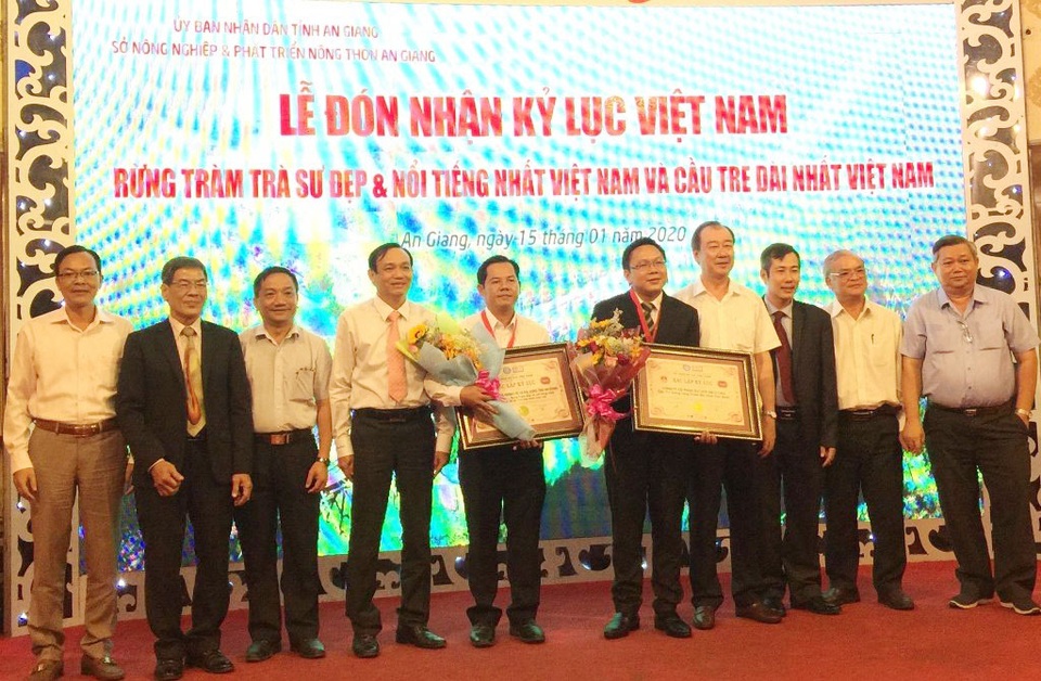 Mê mẫn cây cầu tre xuyên rừng tràm đẹp nhất Việt Nam - 2 Mê mẫn cây cầu tre xuyên rừng tràm đẹp nhất Việt Nam - 2