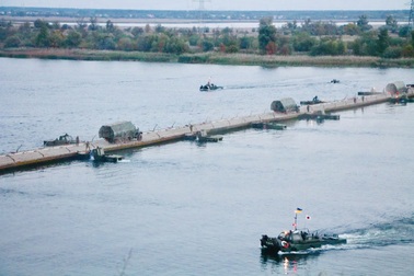 Nga đánh sập cầu phao, chặn đường tiếp viện của quân đội Ukraine ở Donetsk