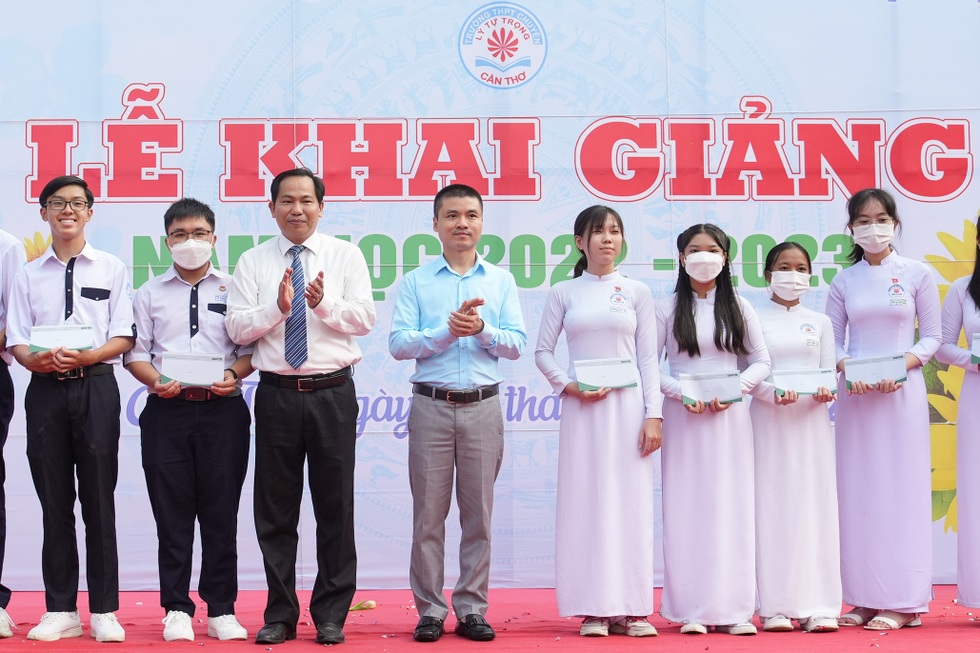 Phó Bí thư Cần Thơ chia sẻ về “người kể chuyện tử tế” giữa đời thường - 1 Phó Bí thư Cần Thơ chia sẻ về “người kể chuyện tử tế” giữa đời thường - 1