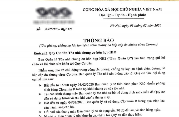 Chung cư ráo riết khử trùng phòng virus corona, ra khỏi thang máy phải xịt tay kháng khuẩn - Ảnh 1.