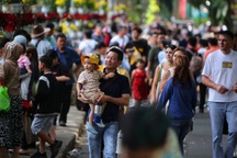 Hàng ngàn du khách đổ về Thảo Cầm Viên du xuân trong ngày mùng 2 Tết