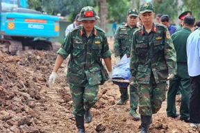 Đào 300m3 đất, tìm thấy thêm 14 bộ hài cốt liệt sĩ ở Công viên Lê Thị Riêng