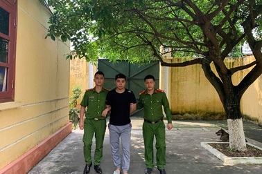 Gần 70 thanh niên hỗn chiến tranh giành "nhân viên phục vụ"