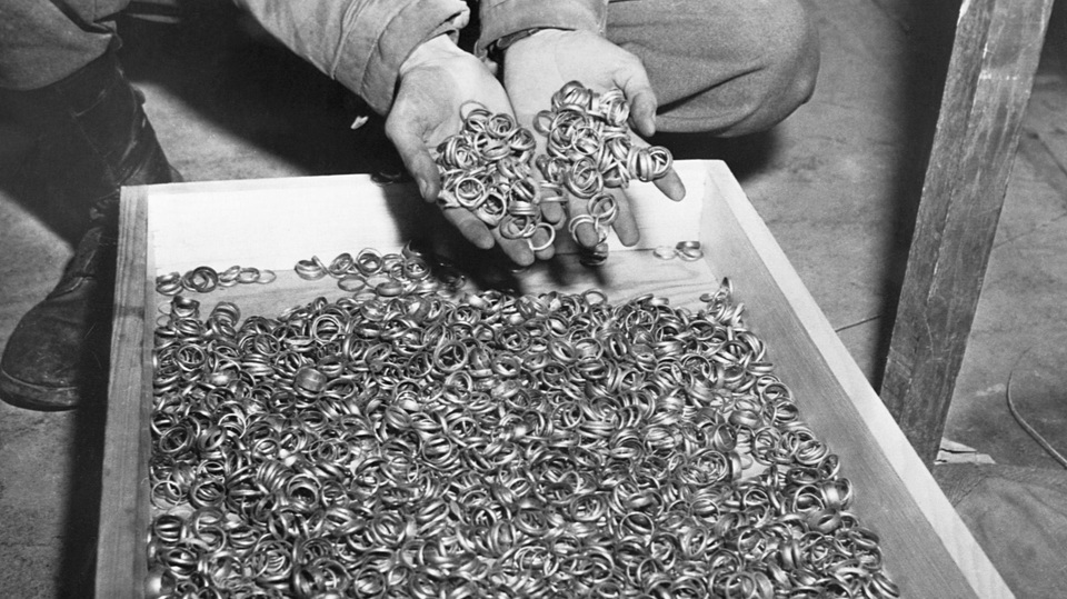 Hé lộ đường hầm bí mật nơi Hitler chôn 21 tấn vàng tử thần - 1 Hé lộ đường hầm bí mật nơi Hitler chôn 21 tấn vàng tử thần - 1