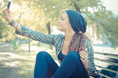 Chụp ảnh tự sướng: trào lưu khoe cá tính bạn trẻ