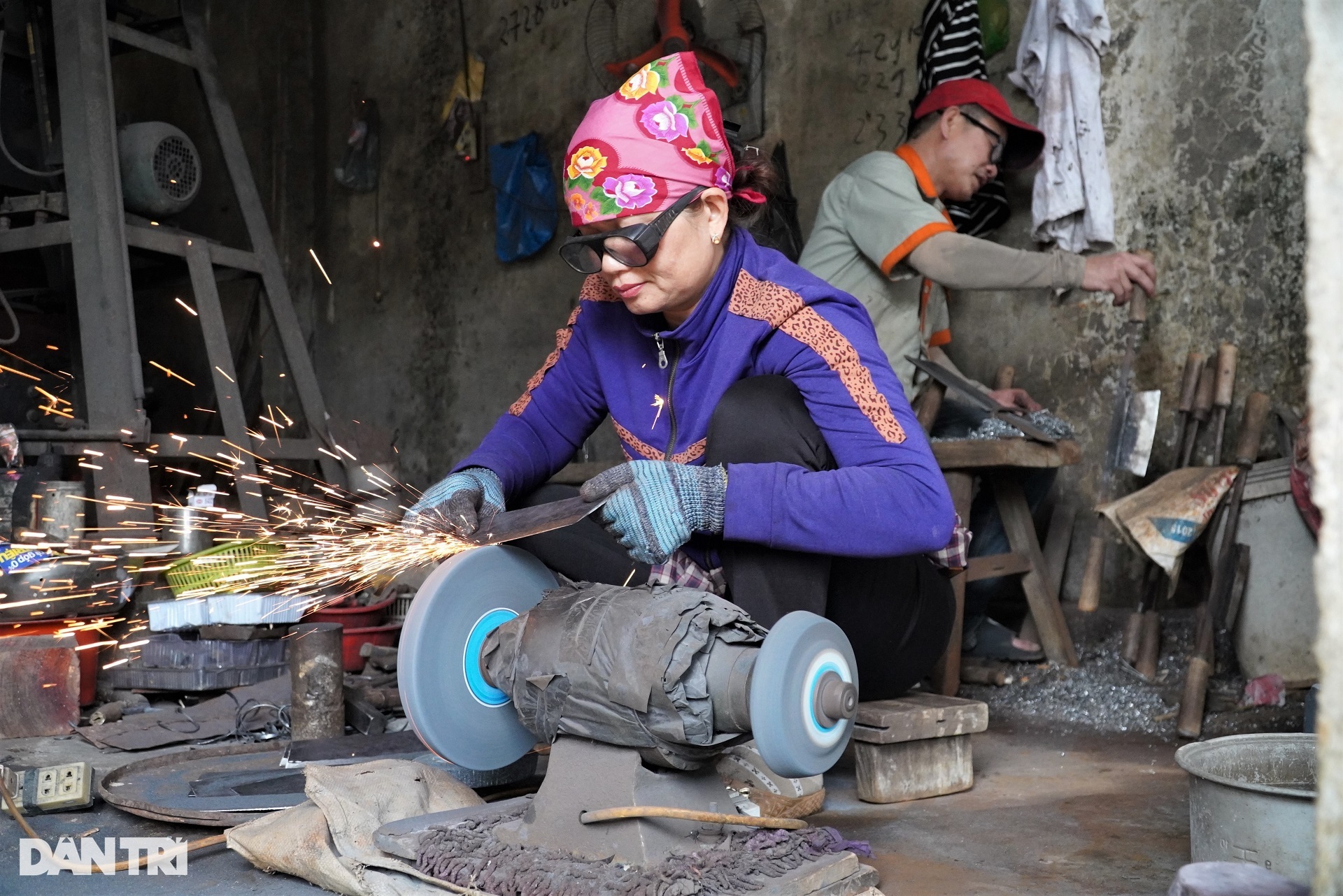 Làng nghề càng ồn ào, dân thêm tiền tiêu Tết - 1 Làng nghề càng ồn ào, dân thêm tiền tiêu Tết - 1