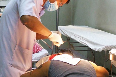 Bác sĩ kêu khổ vì ma túy, hàng đá