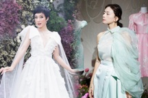 Ngô Thanh Vân rạng rỡ, Angela Phương Trinh đi xe mui trần dự triển lãm