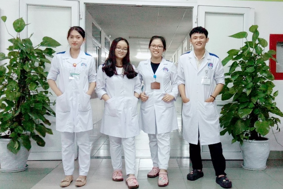 Sinh viên chi viện tâm dịch: 1 ngày gõ cửa 400 nhà để truy vết - 1 Sinh viên chi viện tâm dịch: 1 ngày gõ cửa 400 nhà để truy vết - 1