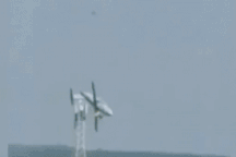 Khoảnh khắc máy bay Nga cháy động cơ, lao xuống đất nổ như "cầu lửa"