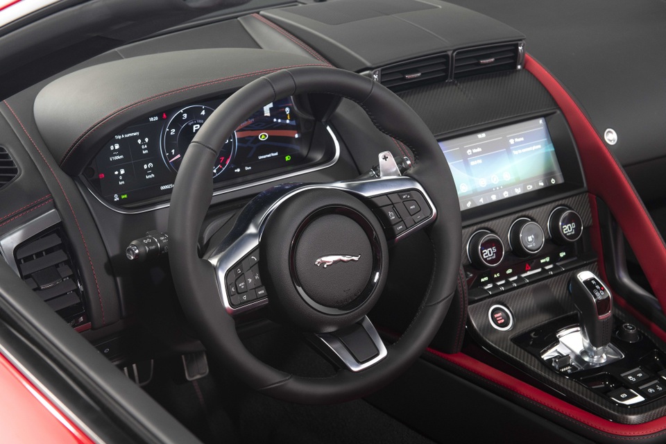 Jaguar F-TYPE mới về Việt Nam có giá lên đến 15,29 tỷ đồng - 10 Jaguar F-TYPE mới về Việt Nam có giá lên đến 15,29 tỷ đồng - 10