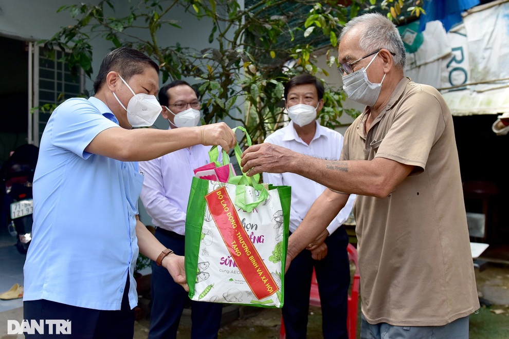 Thứ trưởng Lê Tấn Dũng: Đẩy nhanh hỗ trợ trẻ em mồ côi vì Covid-19 - 2 Thứ trưởng Lê Tấn Dũng: Đẩy nhanh hỗ trợ trẻ em mồ côi vì Covid-19 - 2