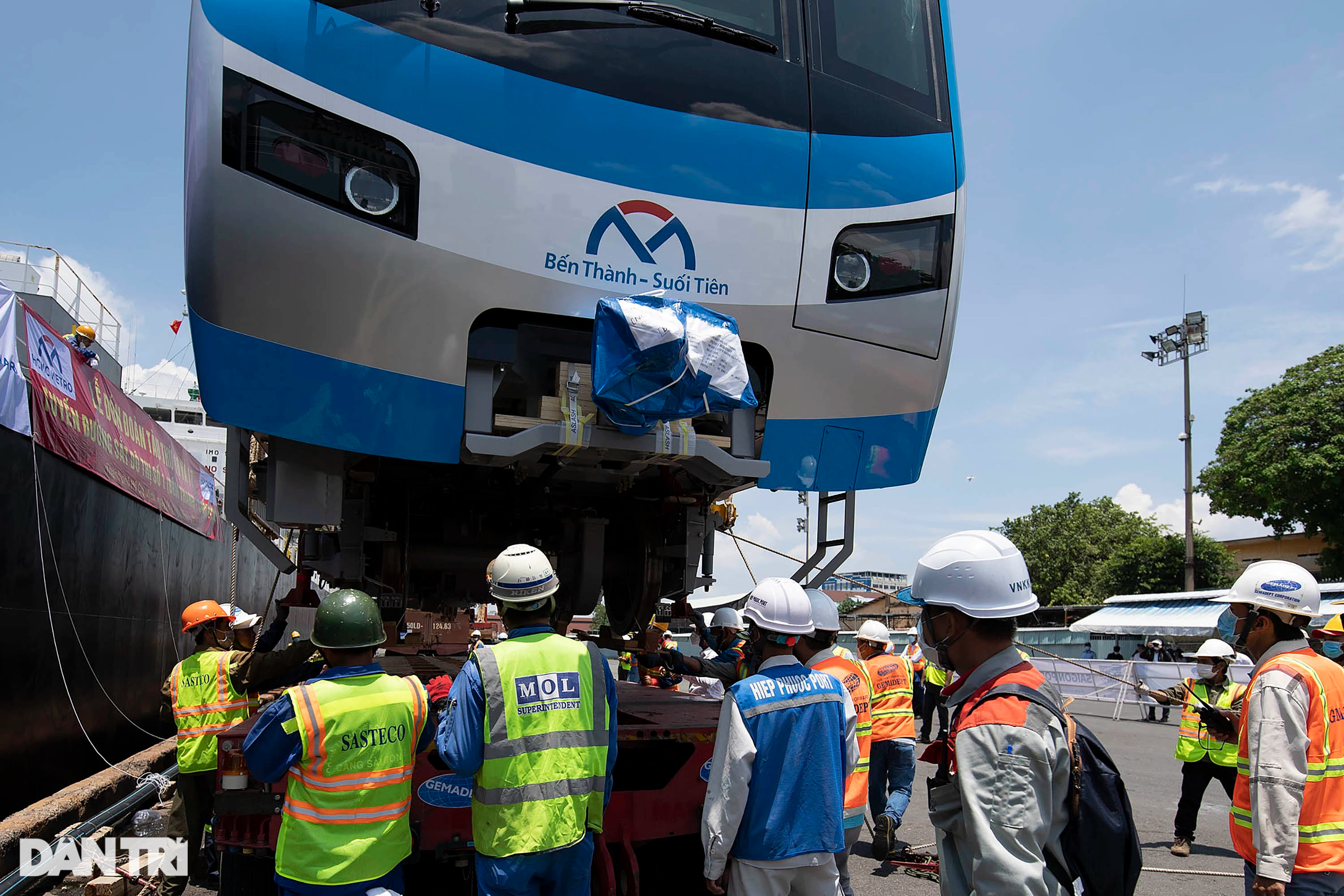 Cận cảnh hai đoàn tàu cuối cùng của tuyến metro số 1 về tới TPHCM - 8 Cận cảnh hai đoàn tàu cuối cùng của tuyến metro số 1 về tới TPHCM - 8