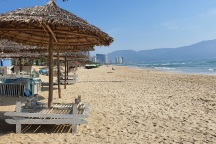 Bãi biển Đà Nẵng vắng người sau lệnh cấm